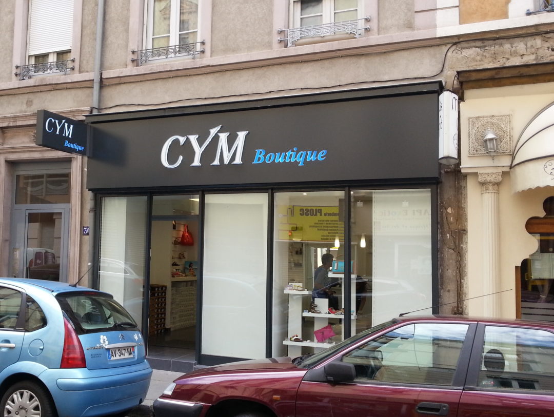 Bandeau de façade – Cym