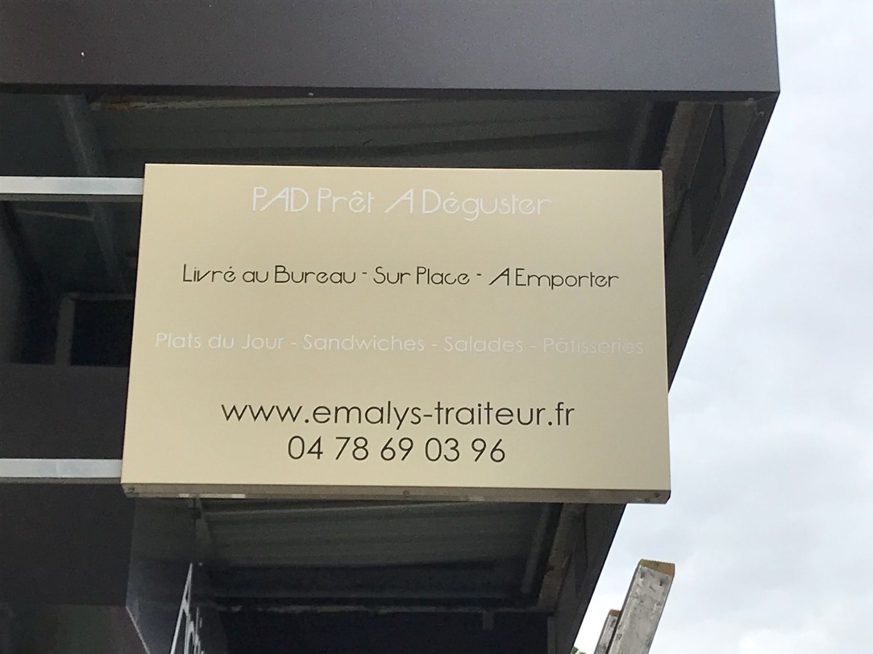 Enseigne drapeau – Prêt à déguster