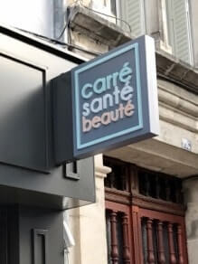 Enseigne drapeau – Carré Santé Beauté