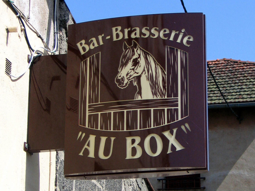 Enseigne drapeau – Au Box