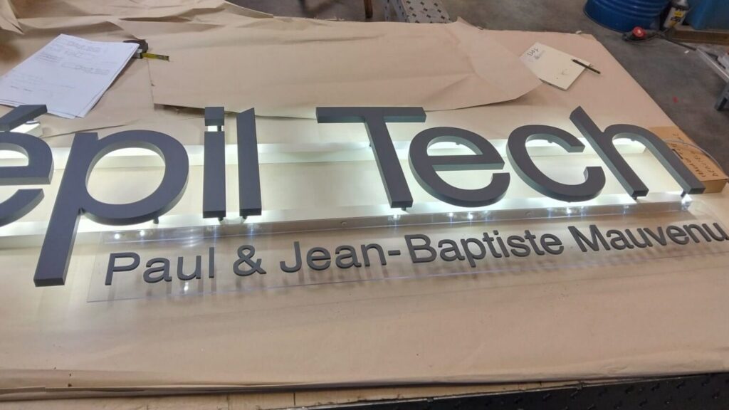 Enseigne-lettre-retro-eclaire-Depil-Tech